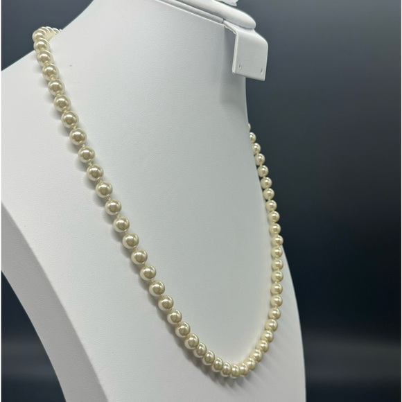 Faux Pearl Single Strand Necklace - Picture 3 of 5